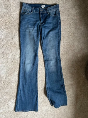 Madlady Tall - Madlady tall jeans, endast använda en gång sänder då jag köpte fel längd🌸Skriv gärna för fler bilder