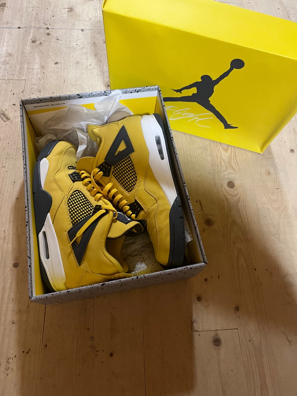 Nike Air Jordan 4 Retro 'Lightning' gul