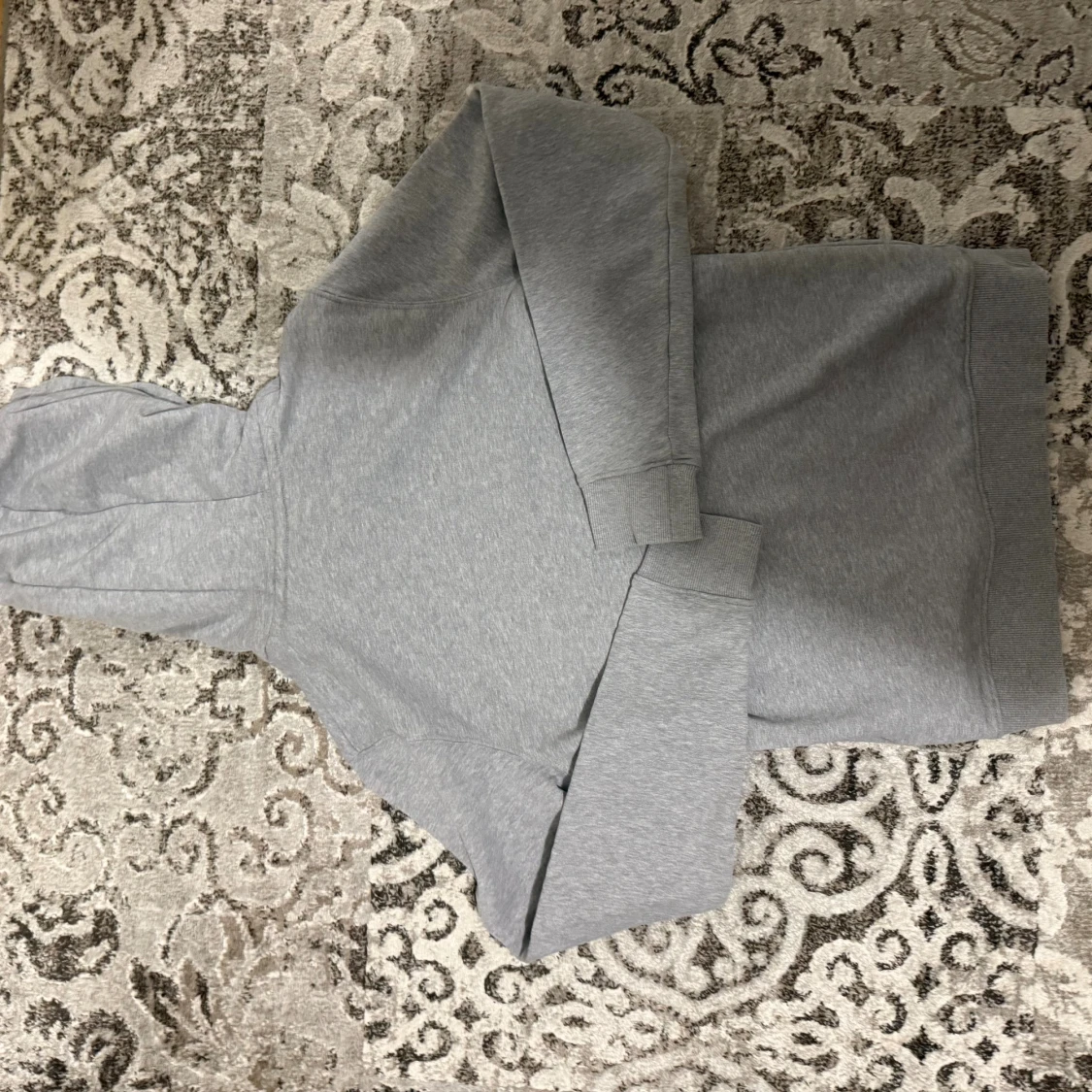 Grå hoodie från Lyle & Scott - 2