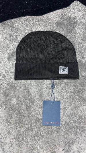 Louis V mössa - Fin Louis V mössa svart storlek one size