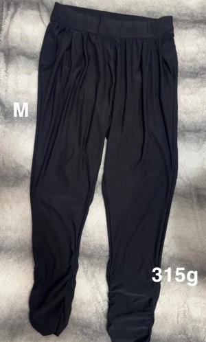 Byxor från Kappahl.  - Fint använt skick. Storlek m