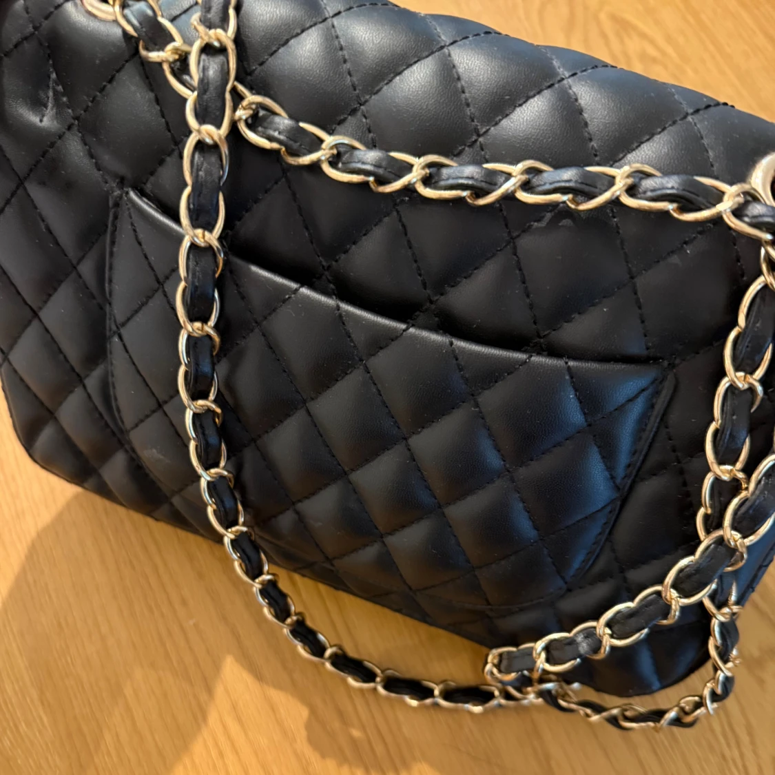 Svart quiltad väska - 1