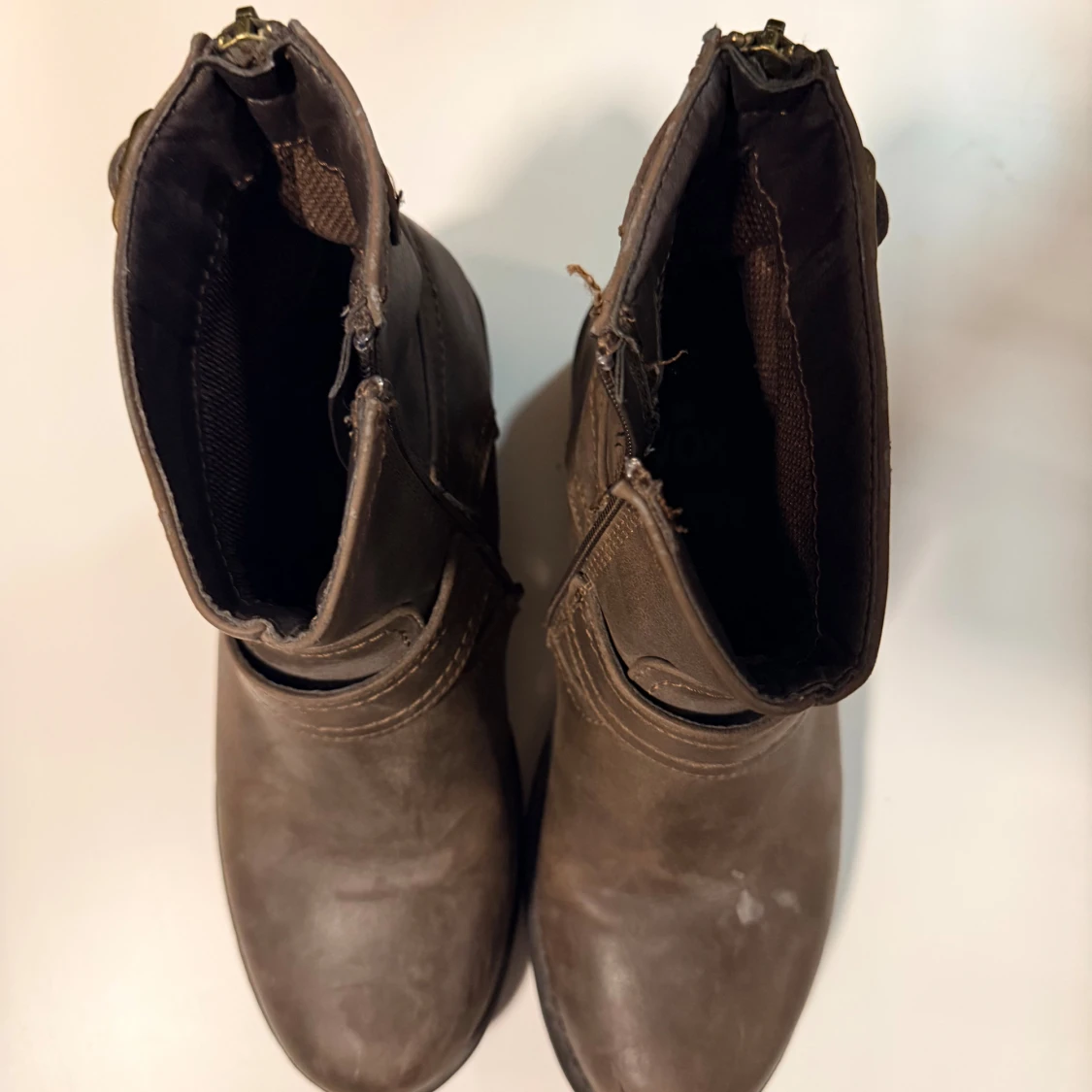 Bruna boots med spännen och dragkedja - 2