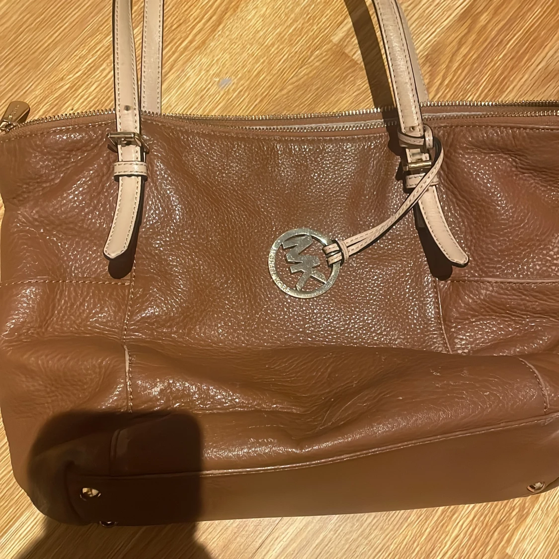 Brun handväska från Michael Kors - 2
