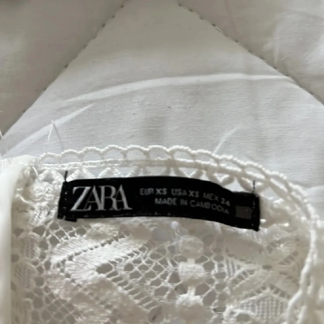 Vit spetsblus från Zara XS - 1