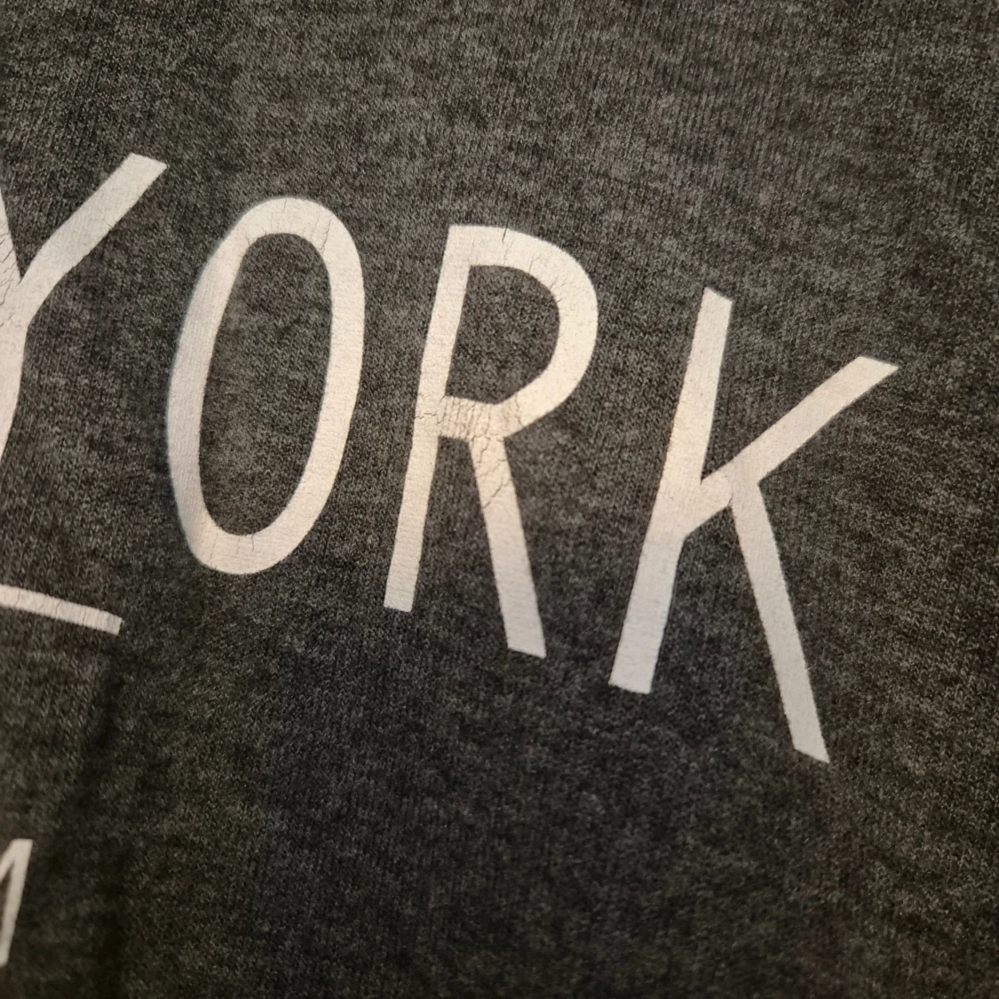 Grå sweatshirt New York Gina Tricot - 1