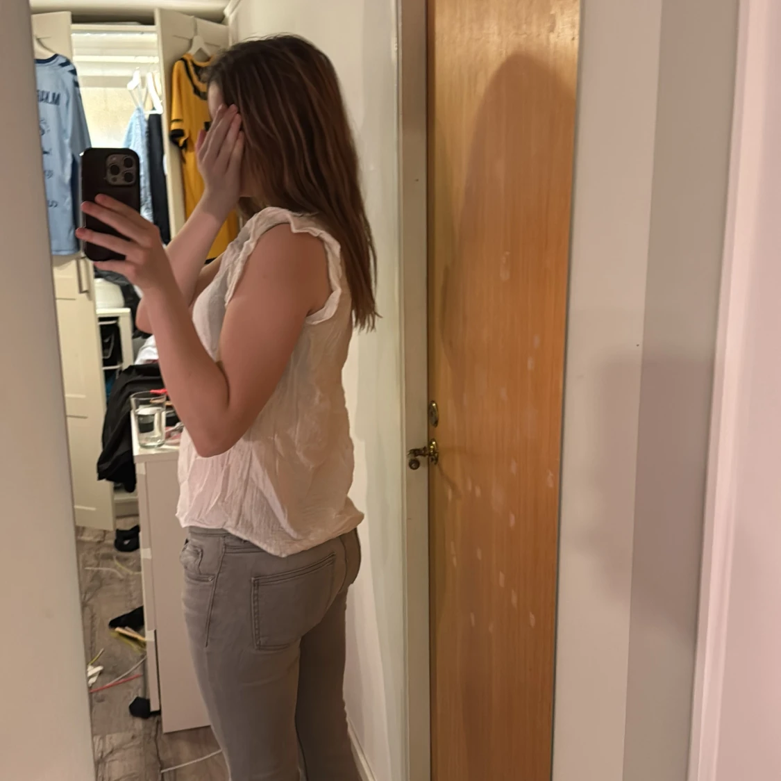 Vit blus med volangärmar och krage - 2