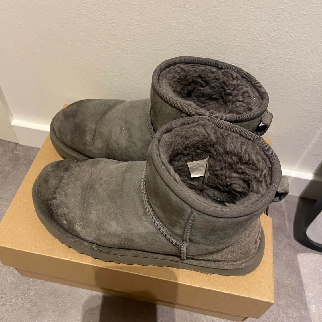 Grå UGG boots i mocka - 1