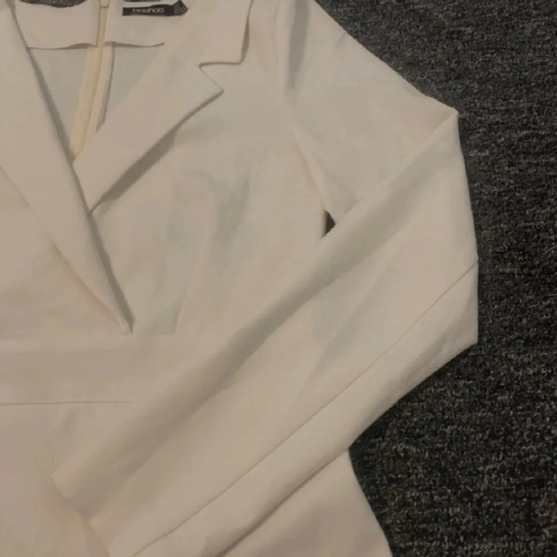 Vit kort klänning från Boohoo - 2