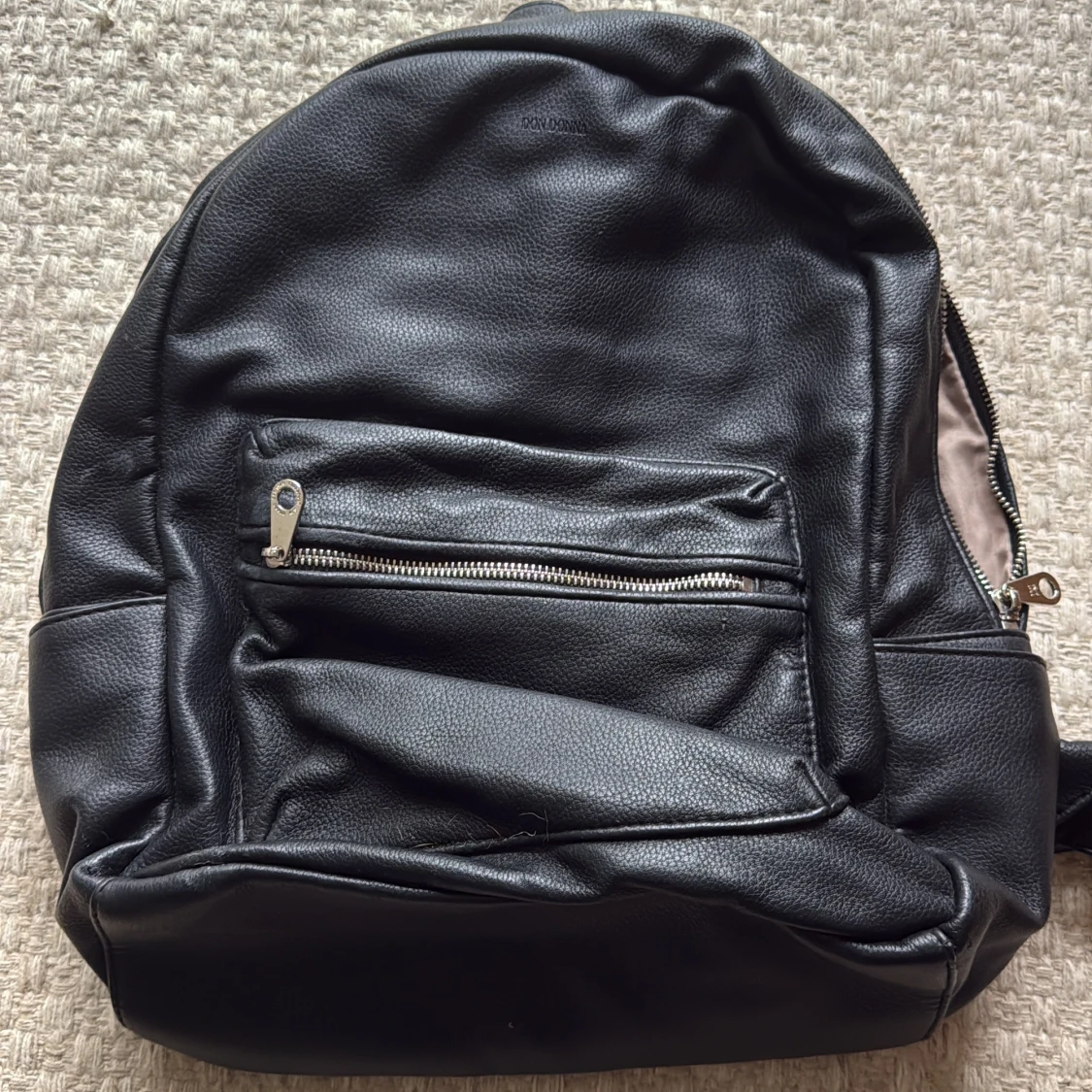 Svart ryggsäck från Don Donna
