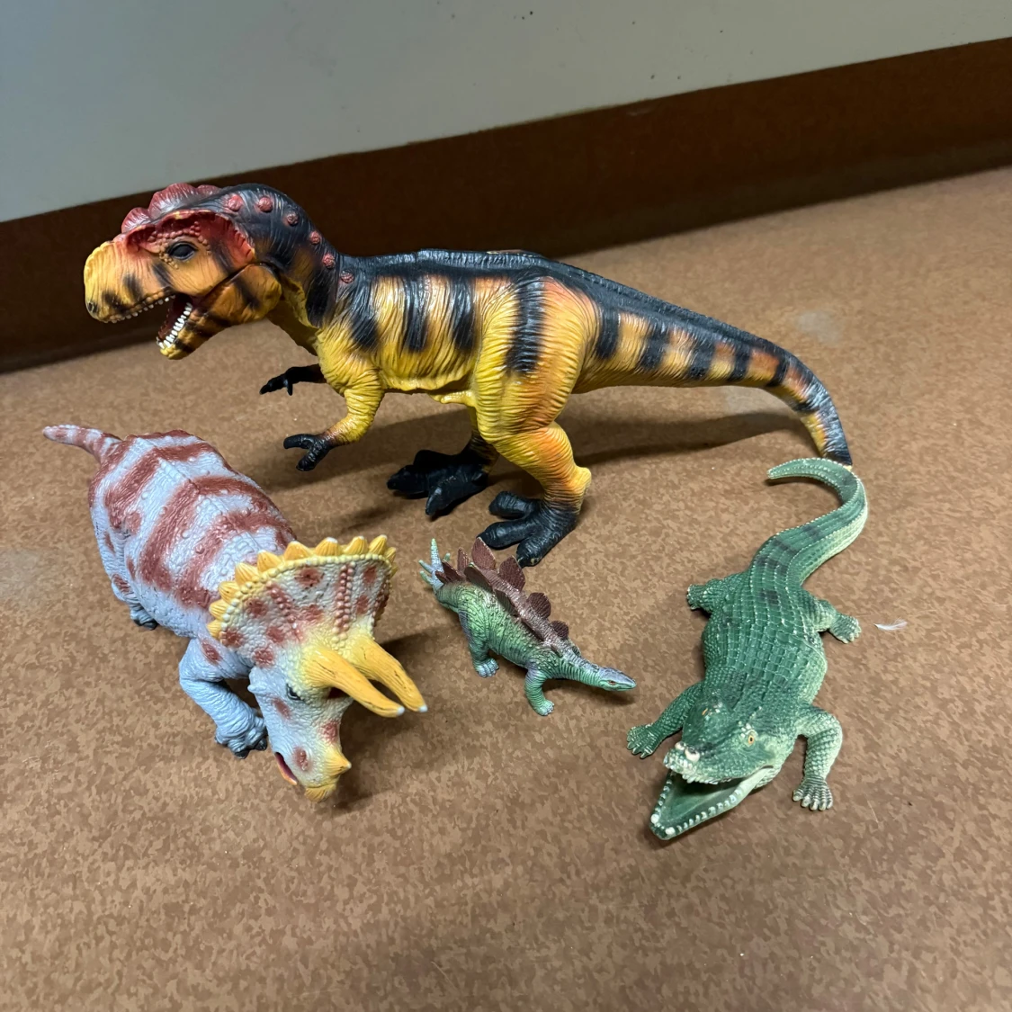 Dinosaurie- och djurfigurer, 4-pack