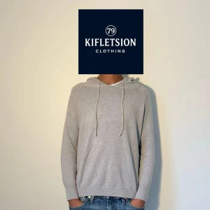 Merinoull hoddie - Ljusgrå Merino hoodie | Storlek XS | Modellen är 177cm lång | Endast testad, därför toppskick utan defekter | Hör av 🫵🏽vid frågor eller fönderingar🌟