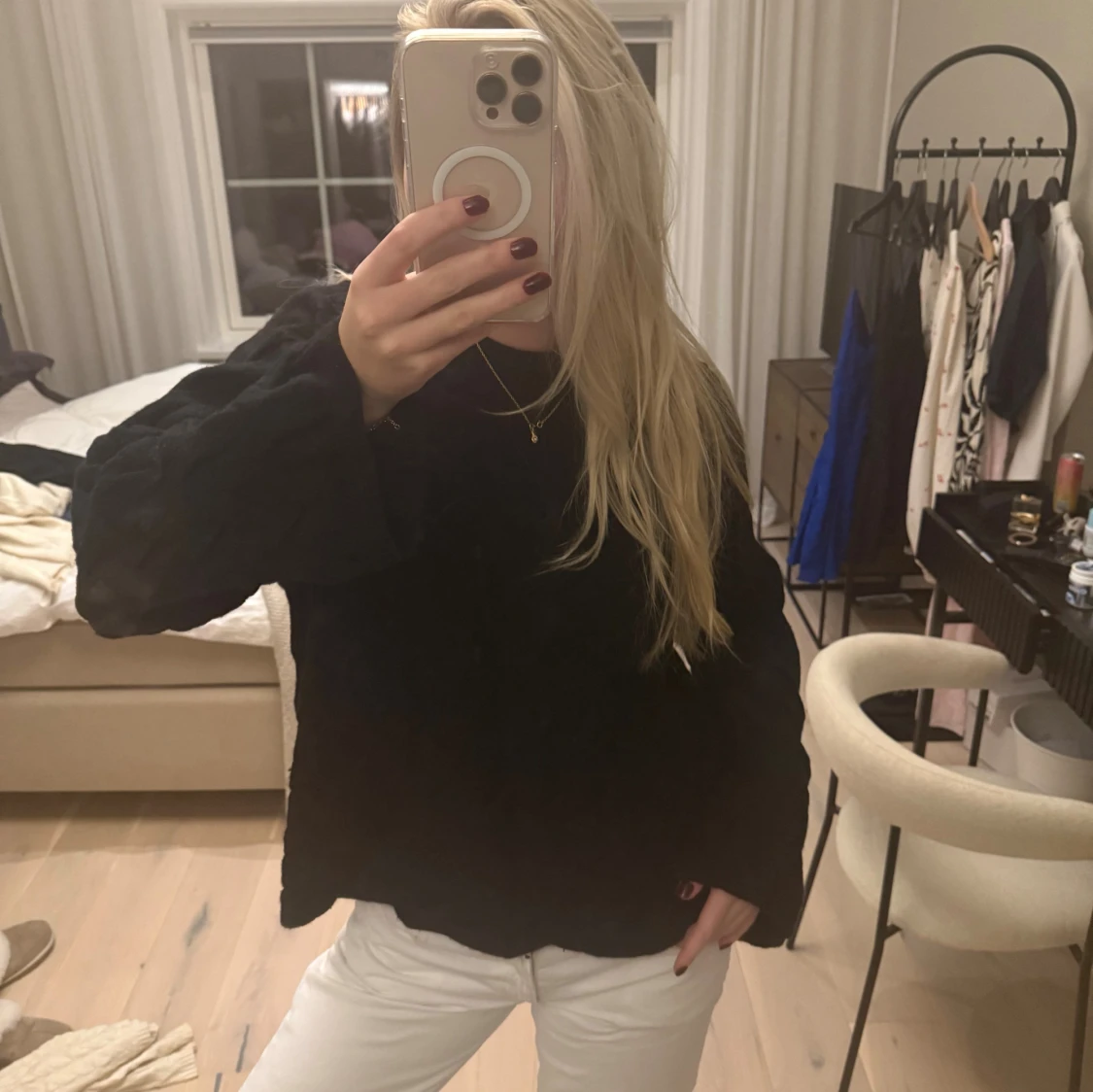 Svart stickad tröja i alpacka ull från arket 