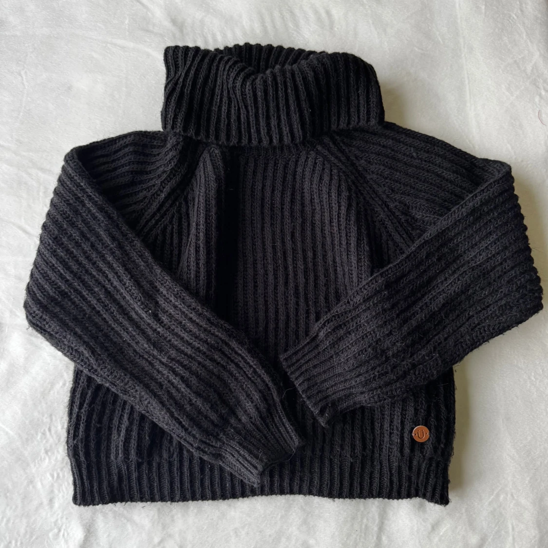 Svart stickad tröja