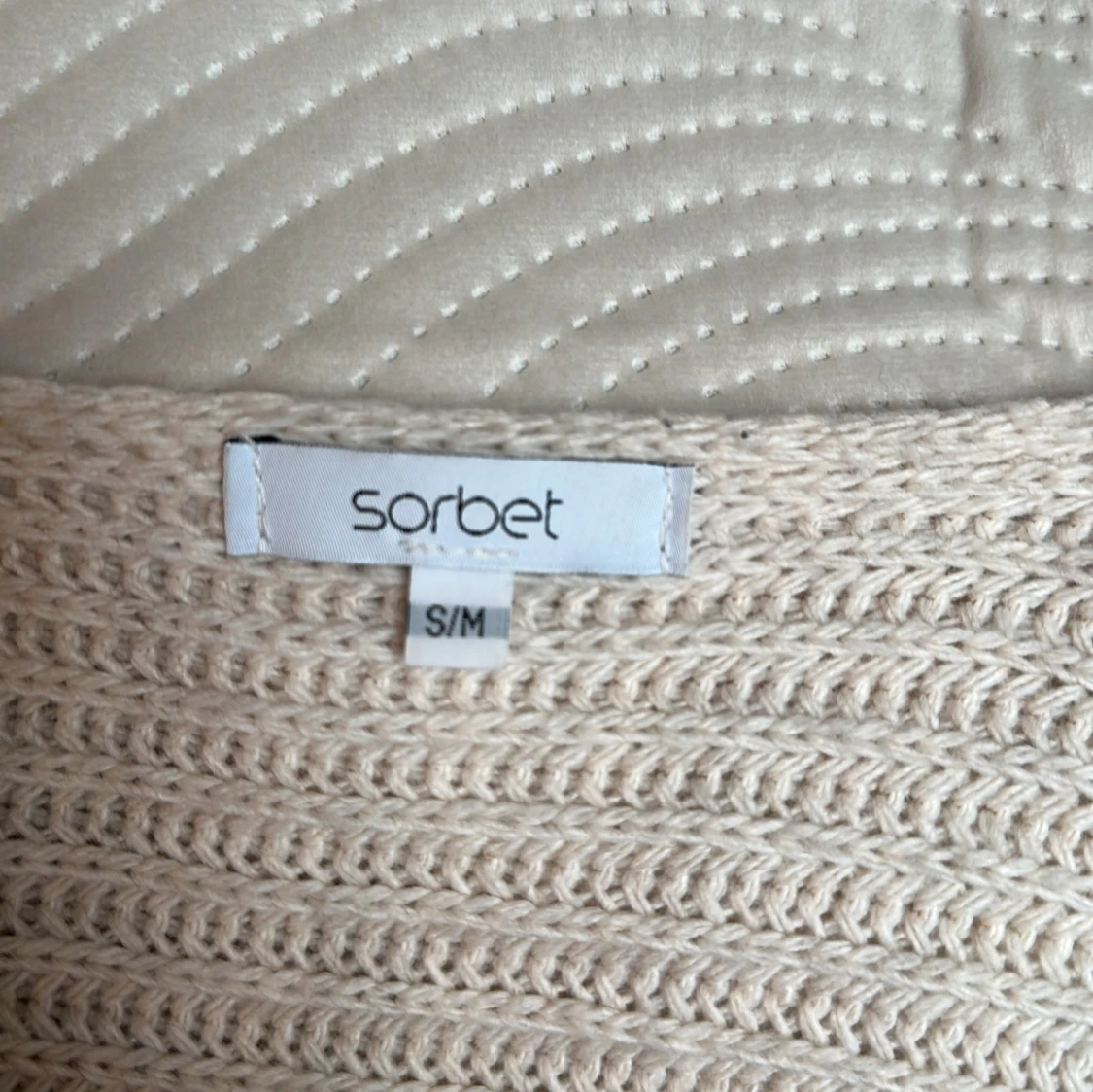 Beige stickad kofta från Sorbet - 2