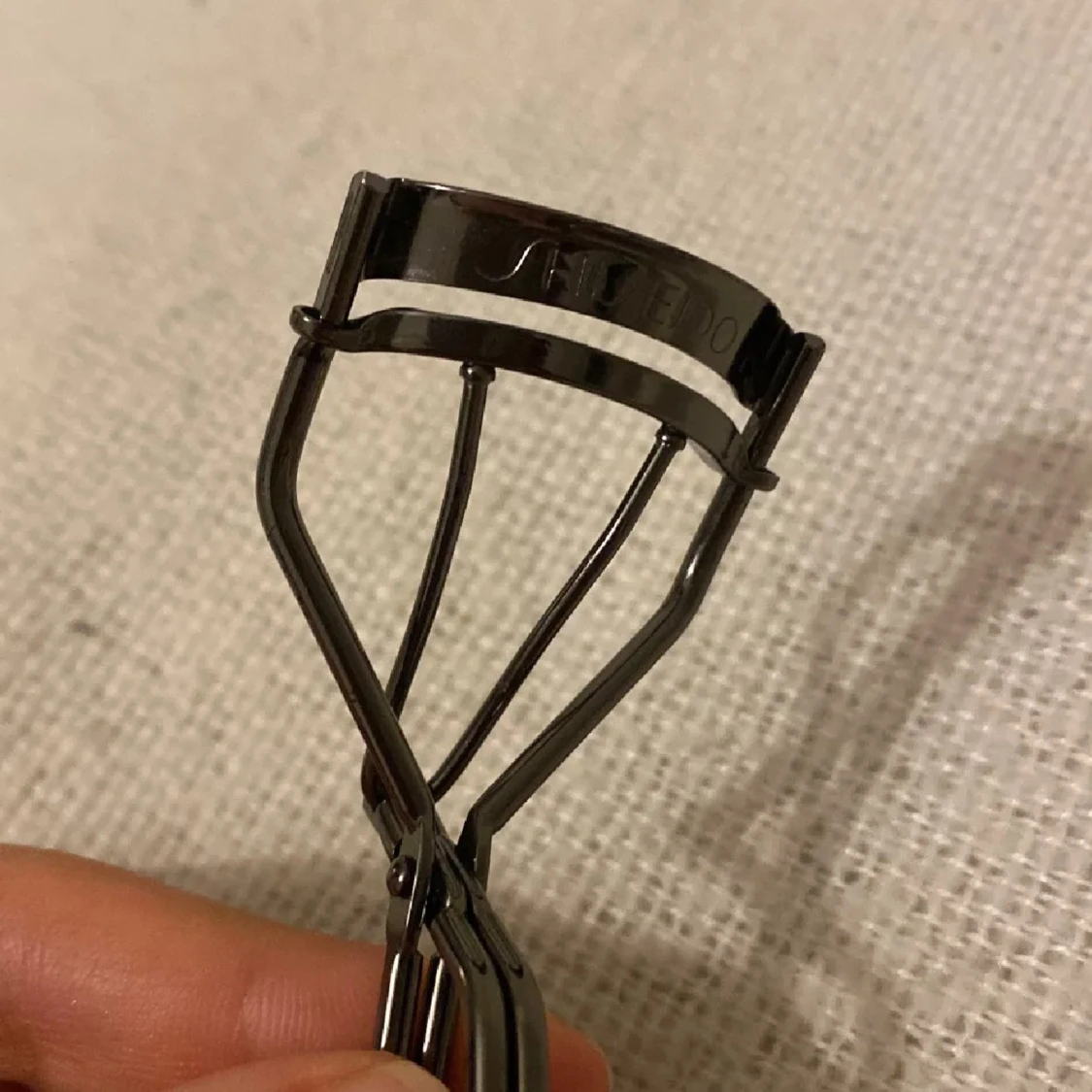 Shiseido ögonfransböjare - 2