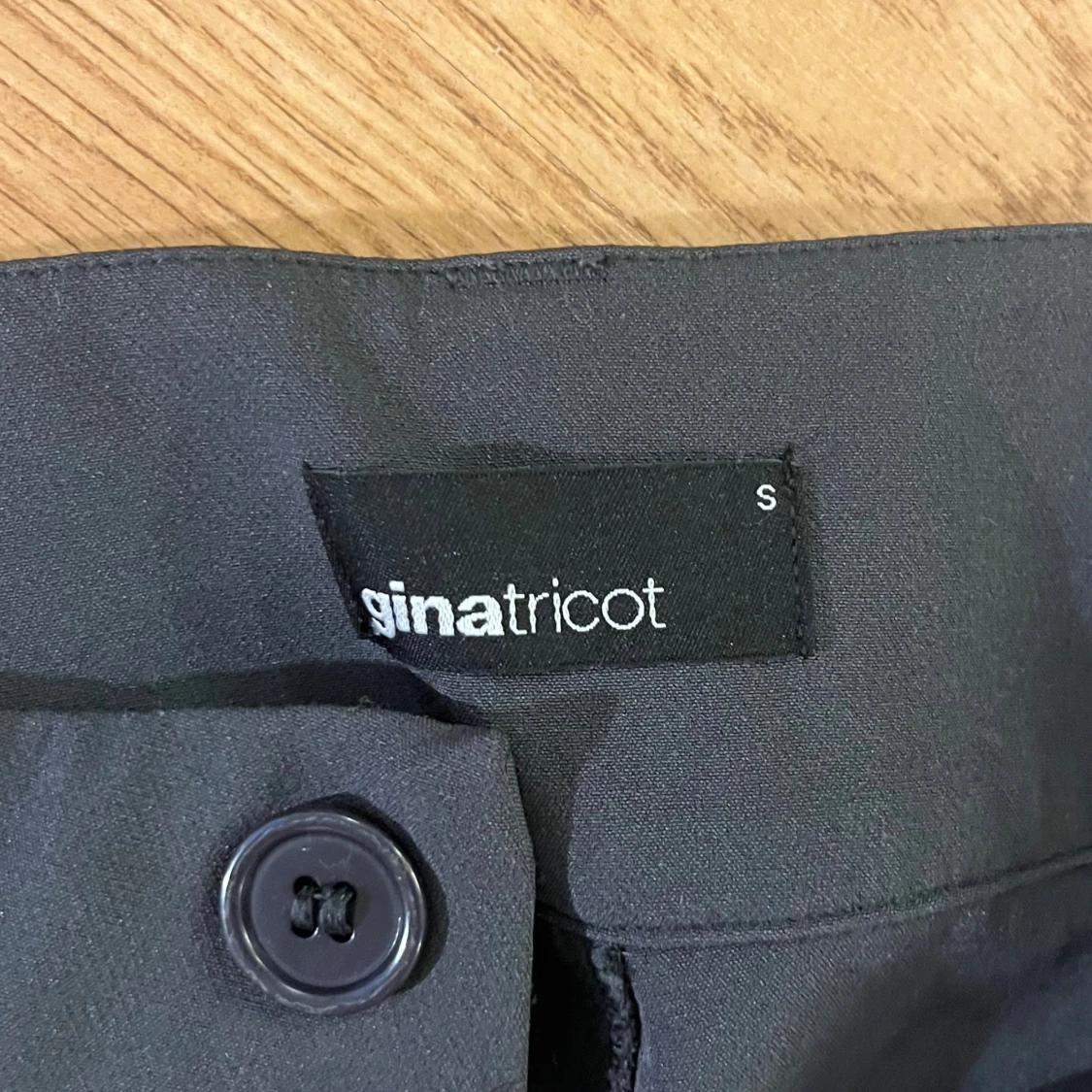 Gråa bootcut-byxor från Gina Tricot - 2