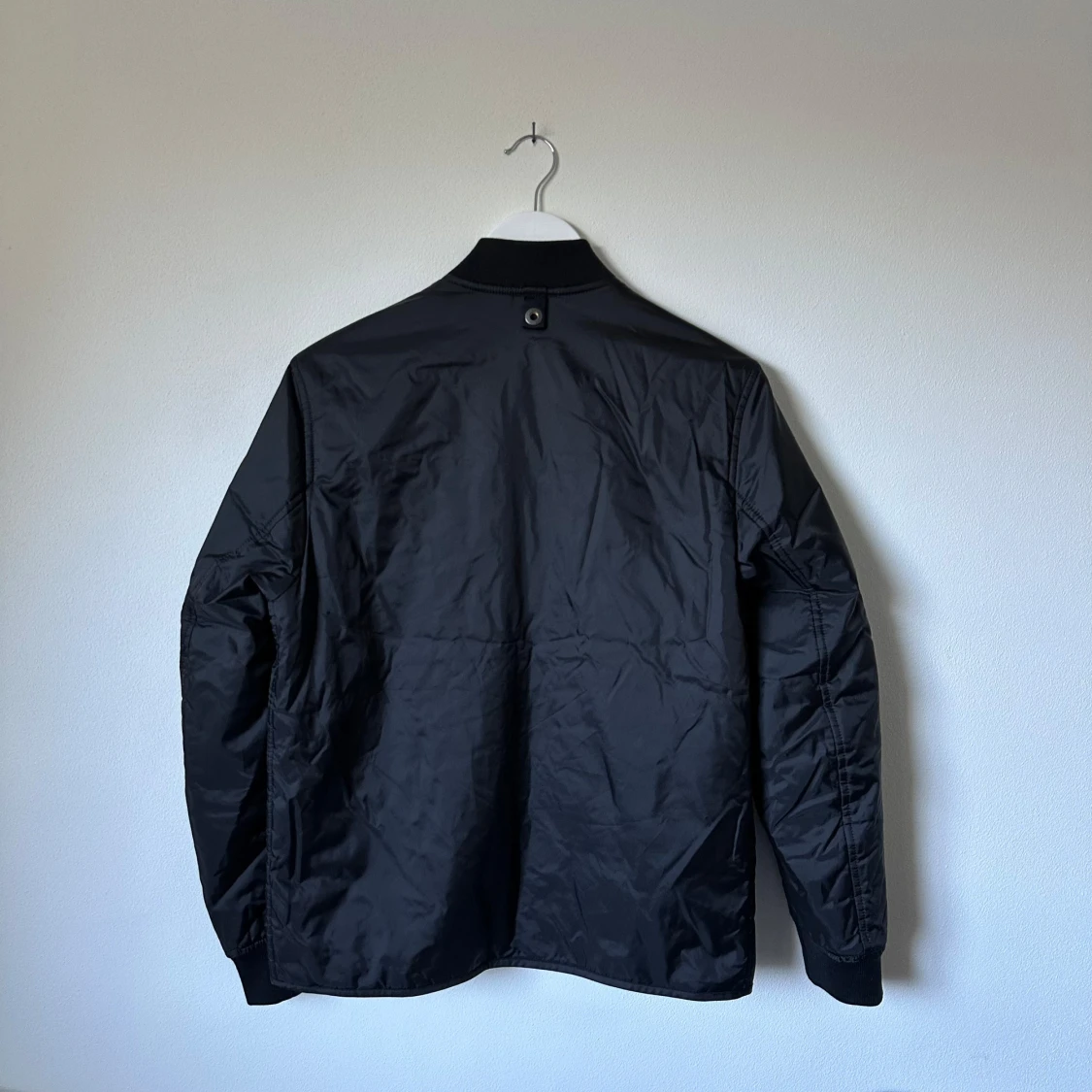 Svart bomberjacka från Arket - 1