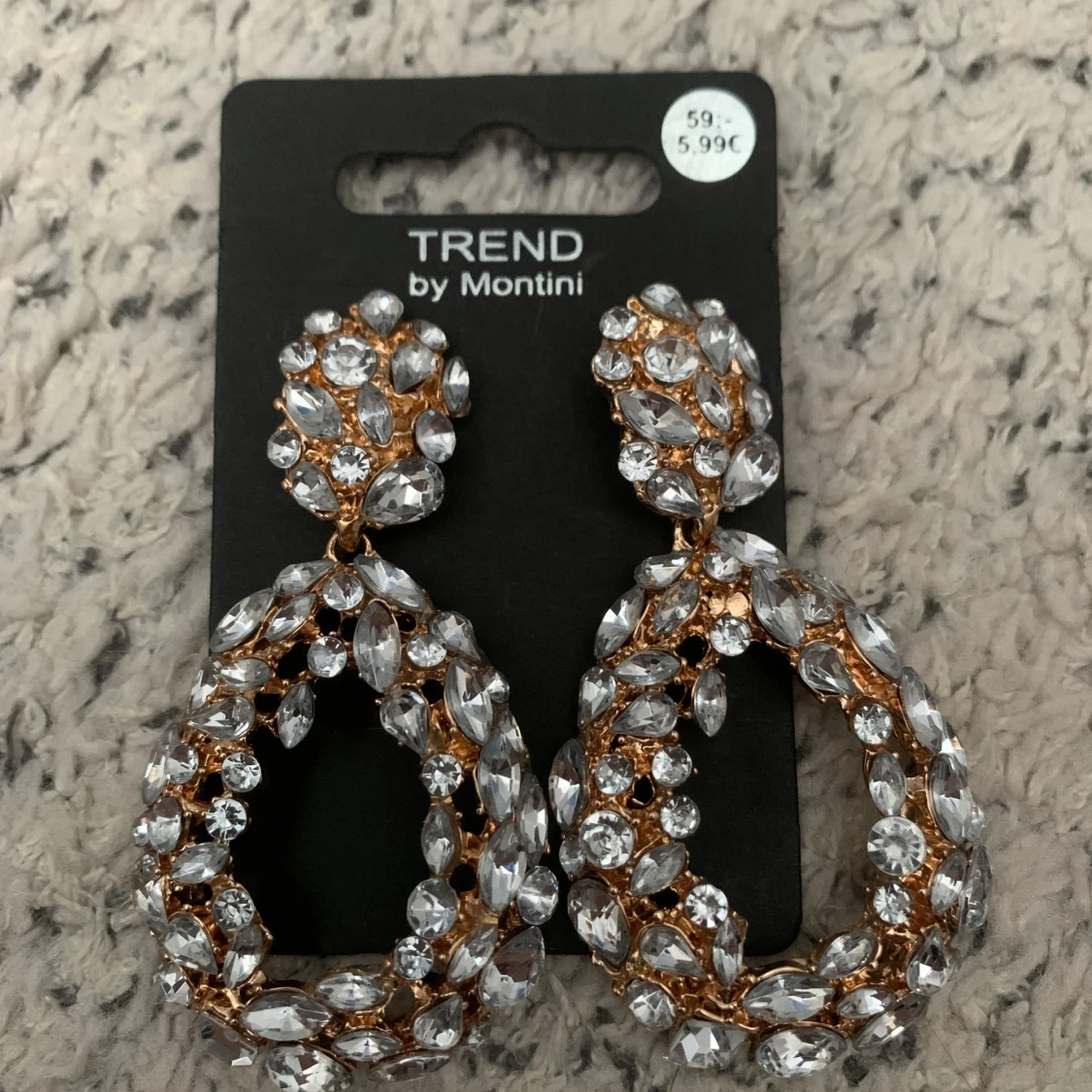 Glittriga örhängen från Montini