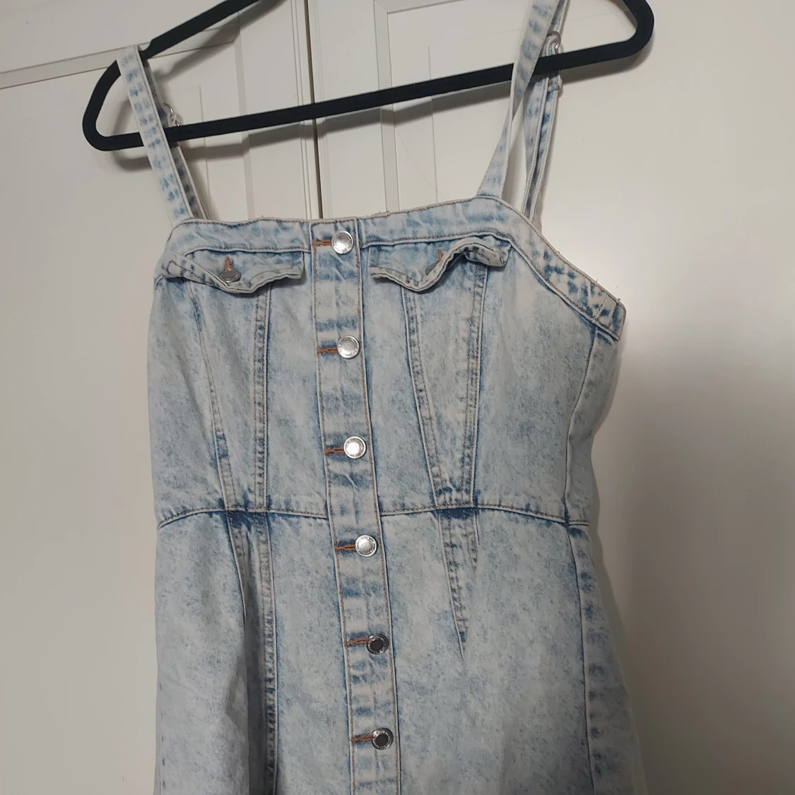 Ljusblå jeansklänning från FB Sister