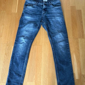 Tiger of Sweden jeans - Fetta tiger of Sweden jeans, nypris cirka 1199 så ett riktigt kapp! Säljes pga lite användning. Storlek 31 32 med passform pistolero. Vid frågor kom pm!