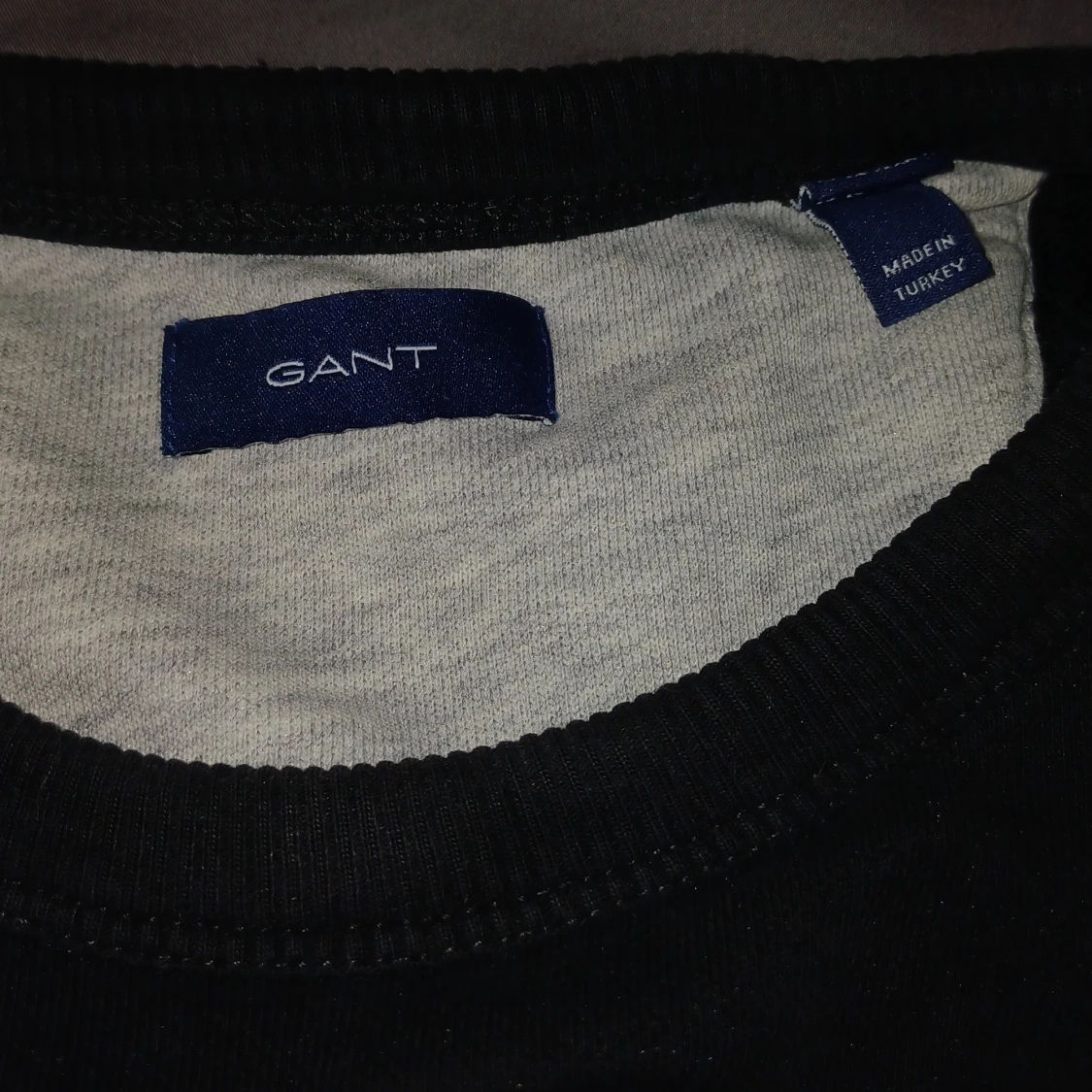 Svart sweatshirt från GANT - 2