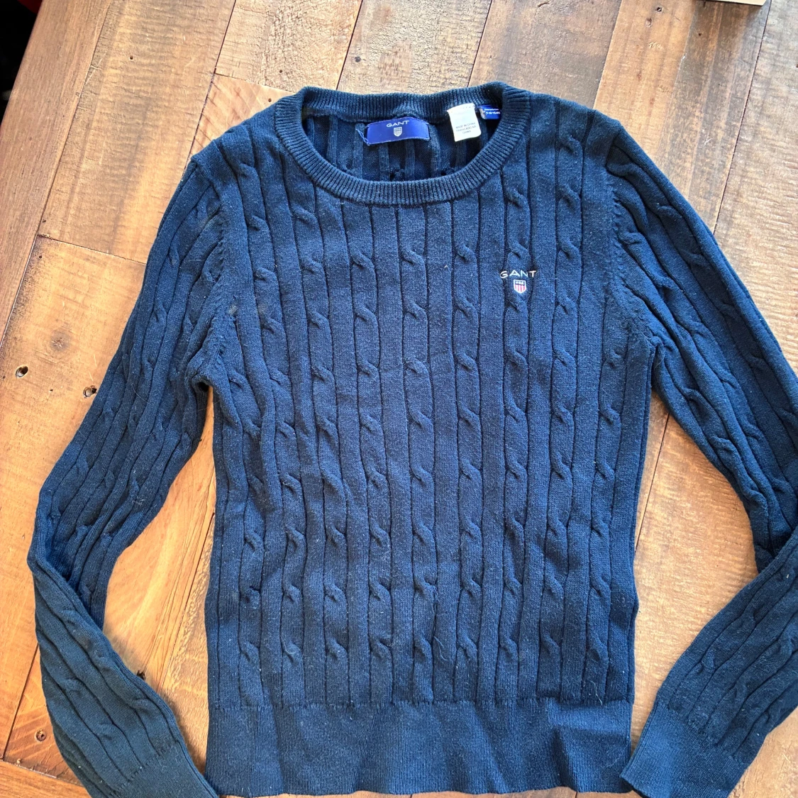 Mörkblå stickad tröja från GANT