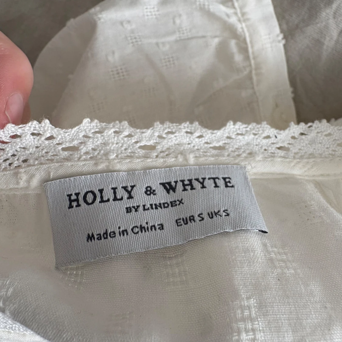 Vit blus med spets från Holly & Whyte - 2