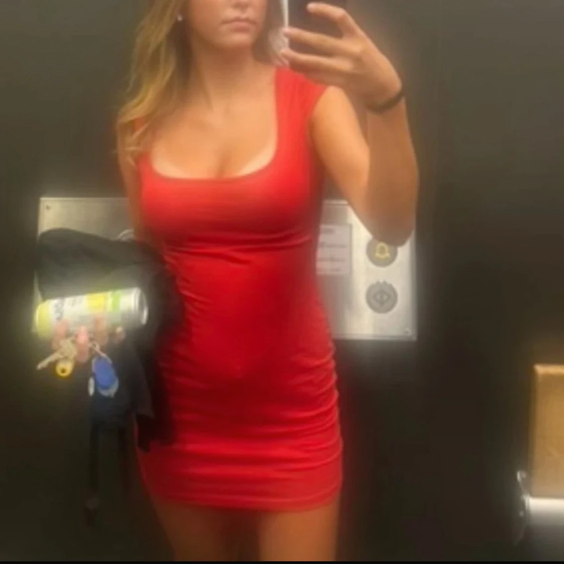 Röd tight kortklänning