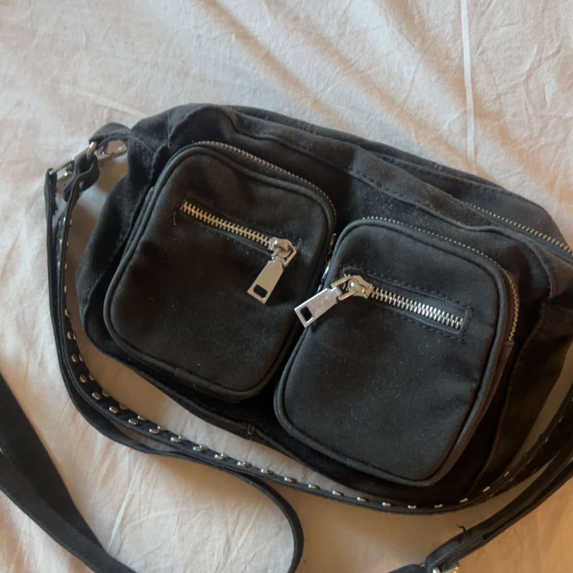 Svart axelväska från Noella - 1