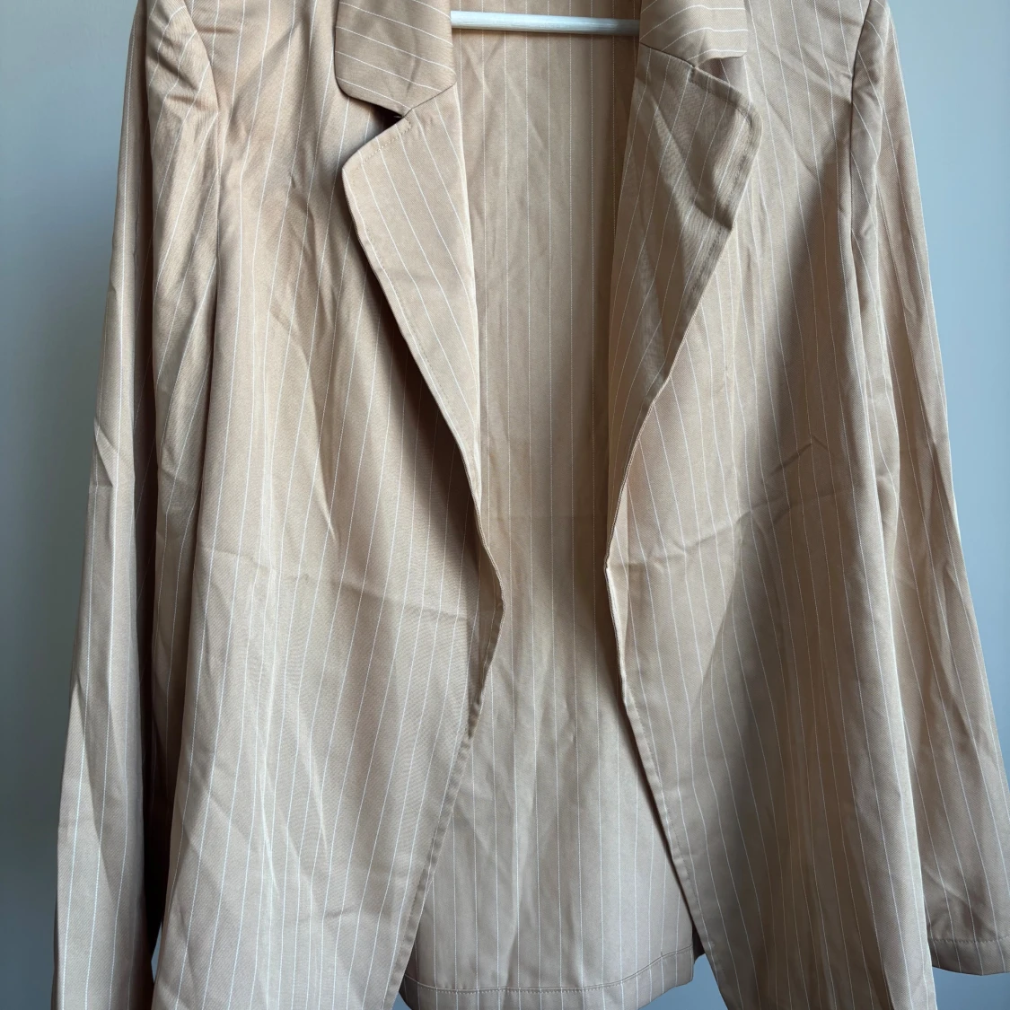 Beige randig kavaj från PLT - 1