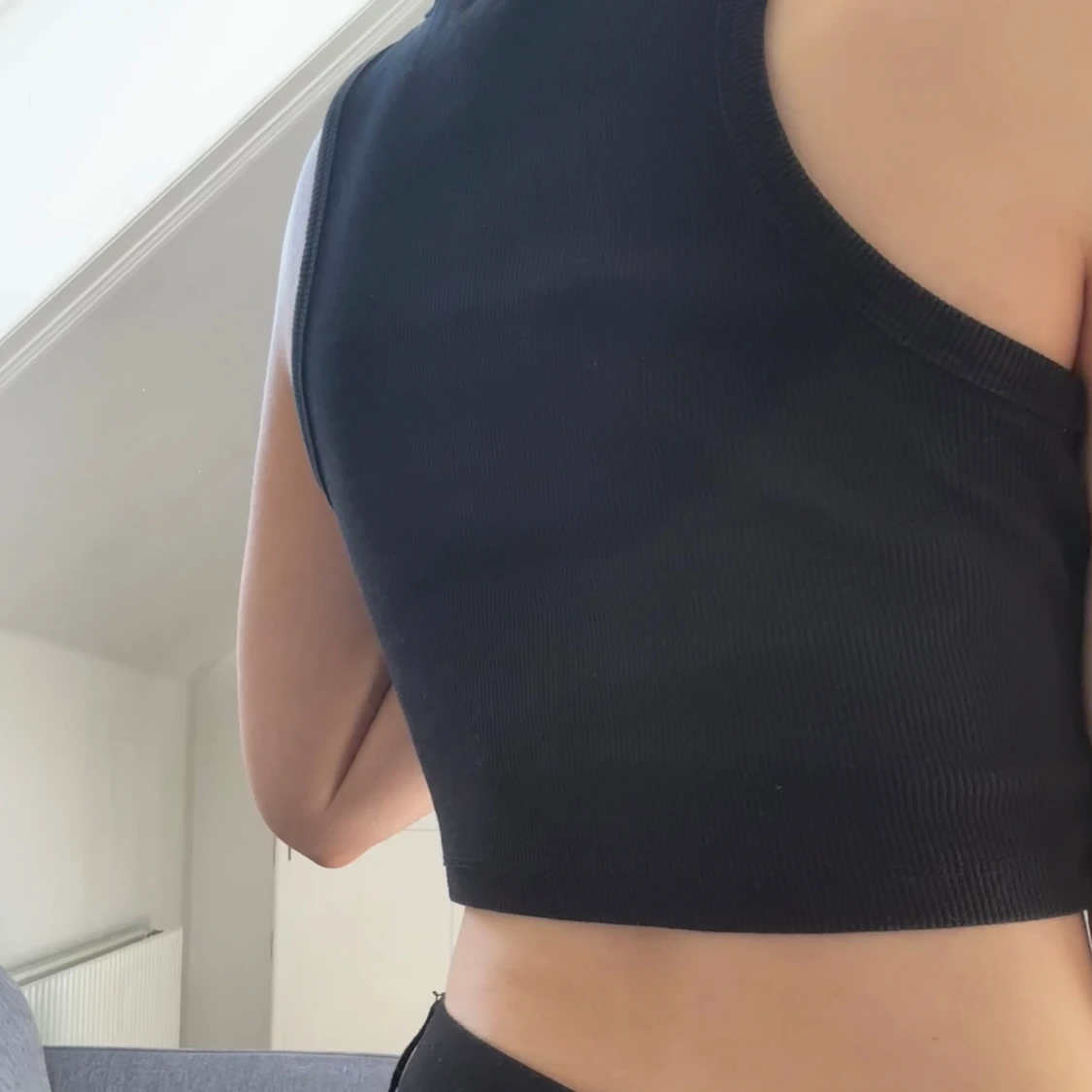 Svart ribbad croppad linnetopp, 96% bomull  - 3