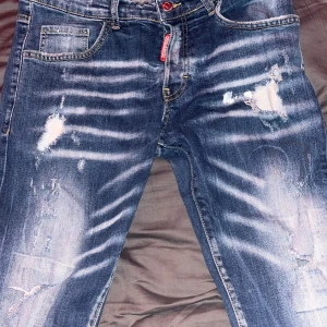 Dsquared2 - Dsquared jeans använd ca 2-3 gånger säljs eftersom inte passar längre.