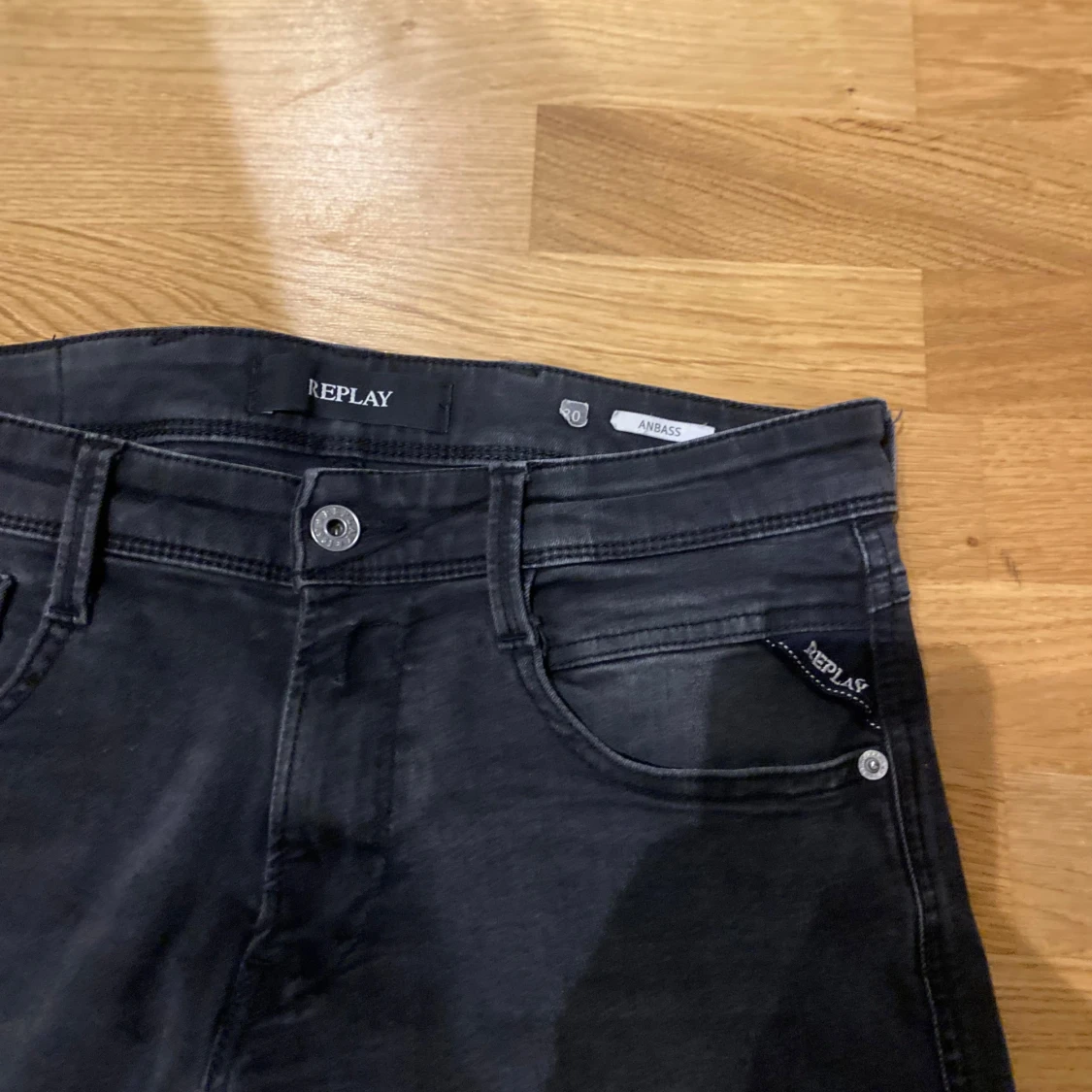 Svarta Replay jeans - 4