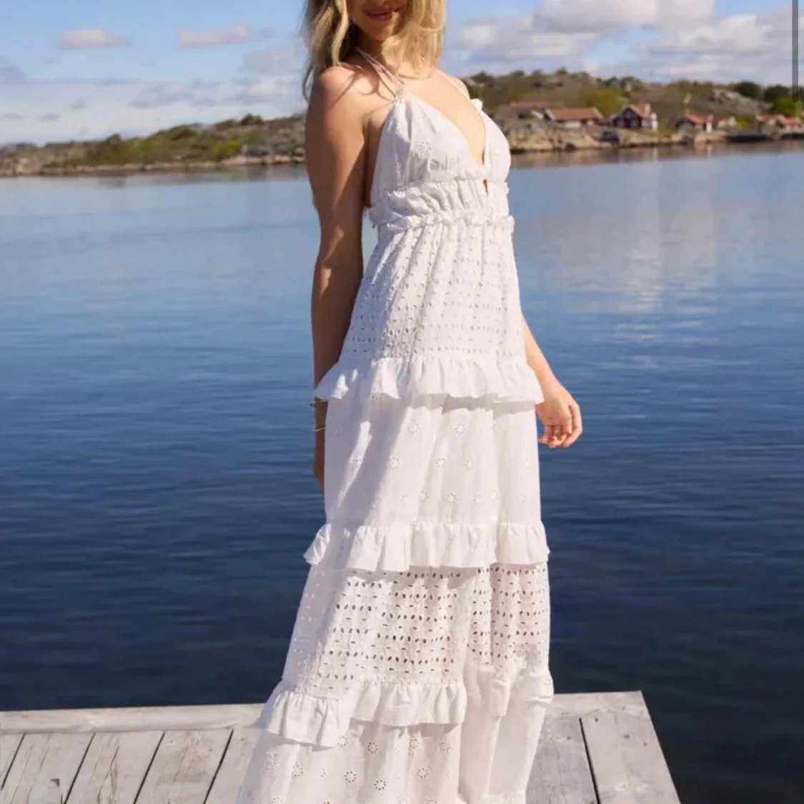 Vit långklänning, maxiklänning med volanger - 2