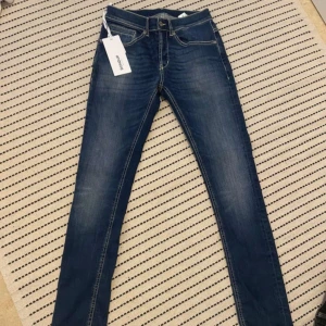 dondup jeans - modell| george| storlek 29/30| skick 10/10 helt nya| pm för mer info!