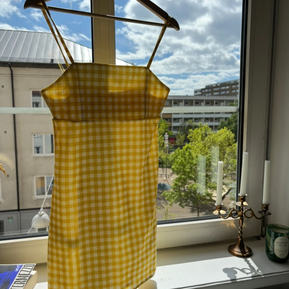 Gul rutig klänning Pull&Bear S