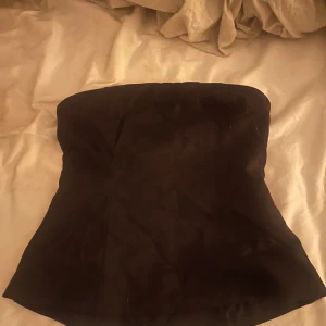 Tubtopp kostym - Mörkgrå tubtopp i kostym material från new Yorker, aldrig använd, storlek S 