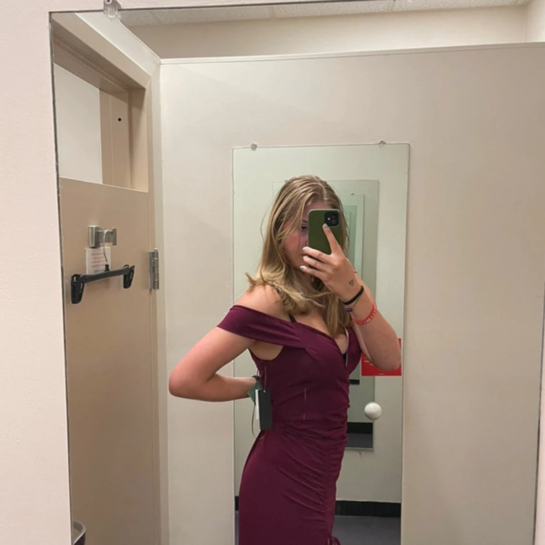 Vinröd långklänning från City Triangles - 1