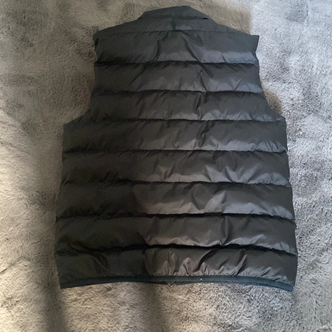 Svart dunväst från Gant - 1