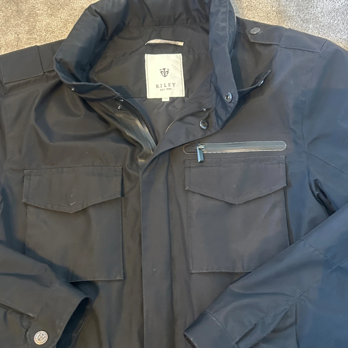 Svart parkajacka från Riley - 1