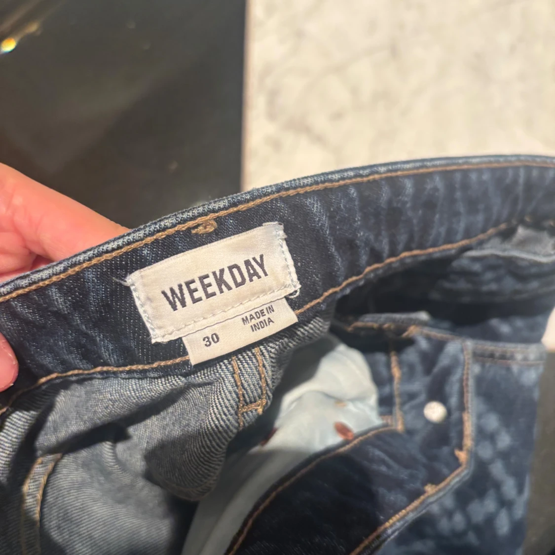 Blå jeans med ormmönster från Weekday - 2