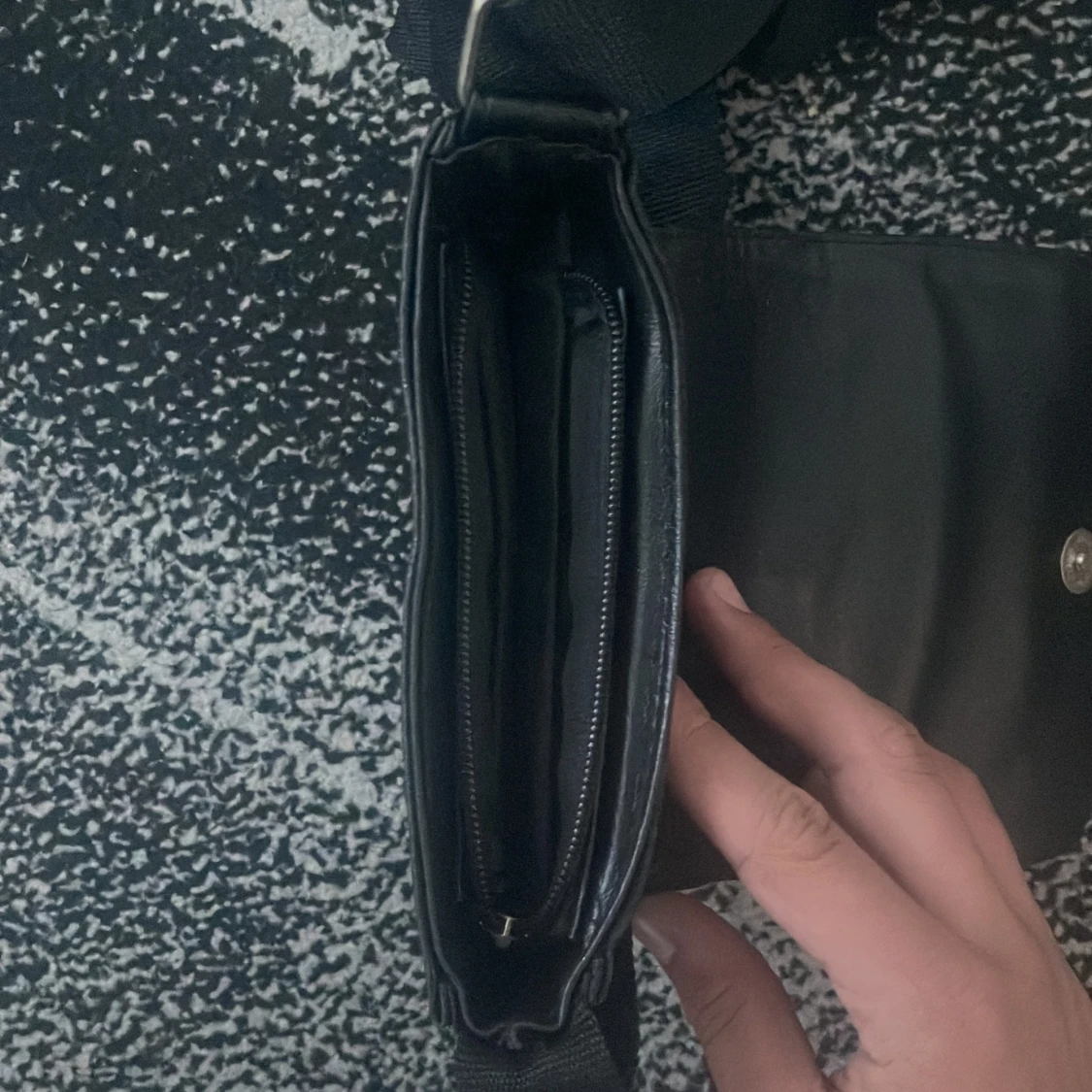 Fin väska från välkänt märke  - 4