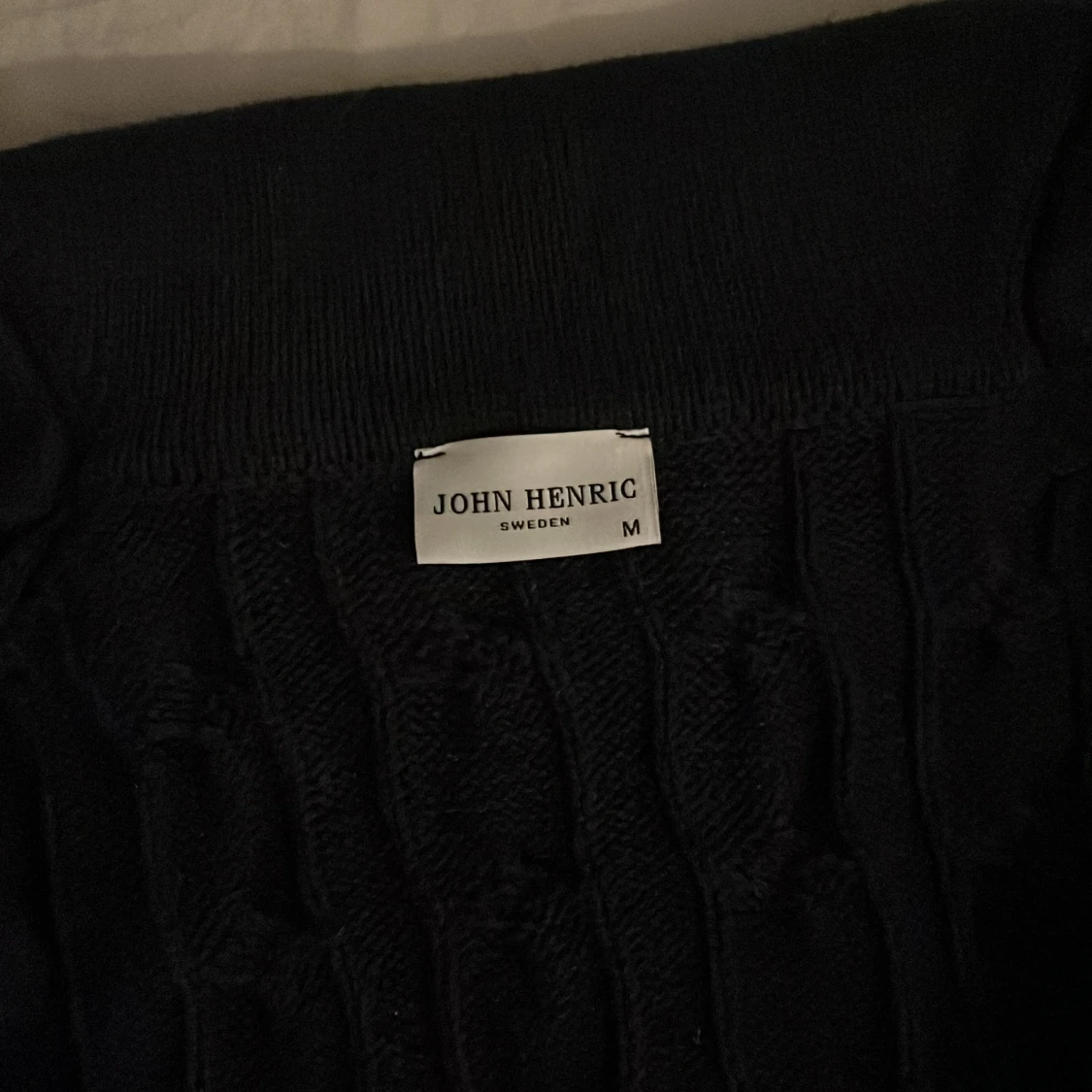Mörkblå kabelstickad kofta John Henric - 1