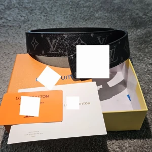 l v bälte  - Säljer svart bälte 115 cm. Skriv för mer information 