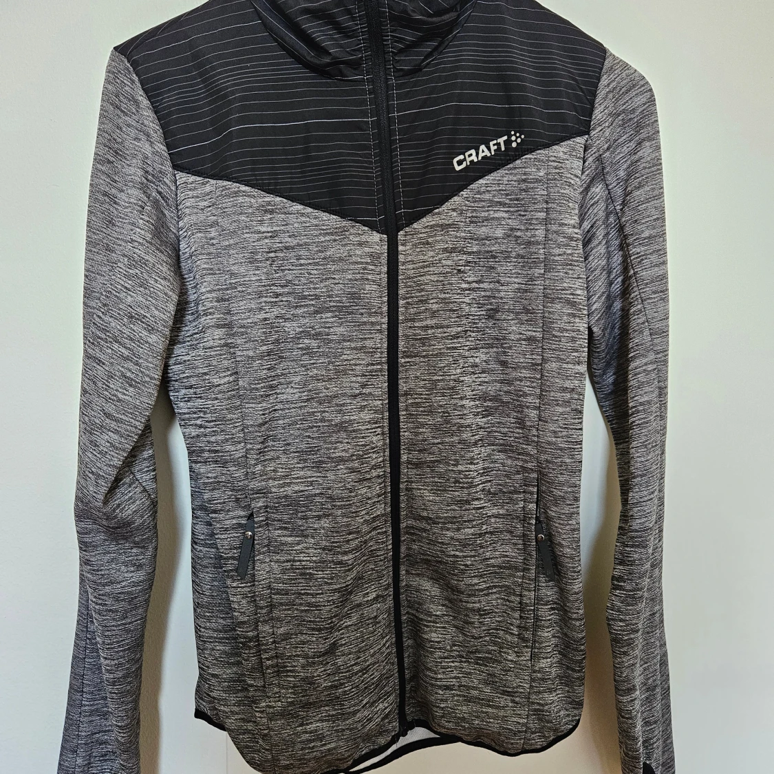 Grå sportig jacka från Craft S