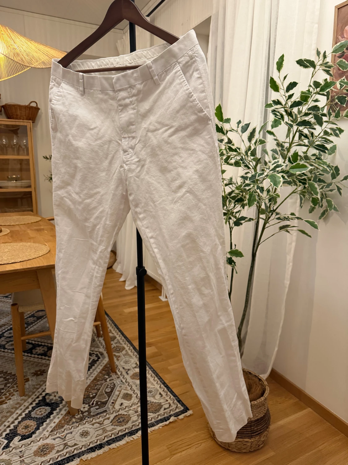 Vita linnebyxor från Riley, storlek 48