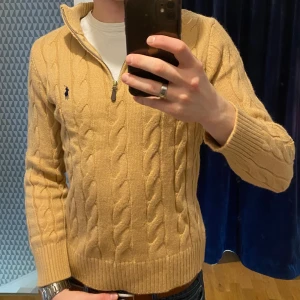 Polo Ralph Lauren Half Zip Tröja - Polo Ralph Lauren Half Zip Tröja, helt ny oanvänd pga att den var för liten för mig. Liten i storleken S/M