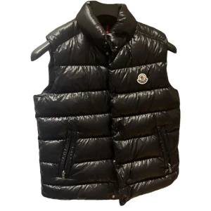 Svart dunväst från Moncler storlek M - Snygg svart dunväst från moncler