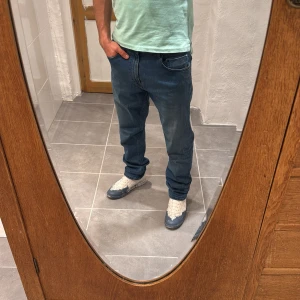 Replay jeans  - Ett par snygga byxor från Replay i storlek W32 L32 i modellen Mickym 